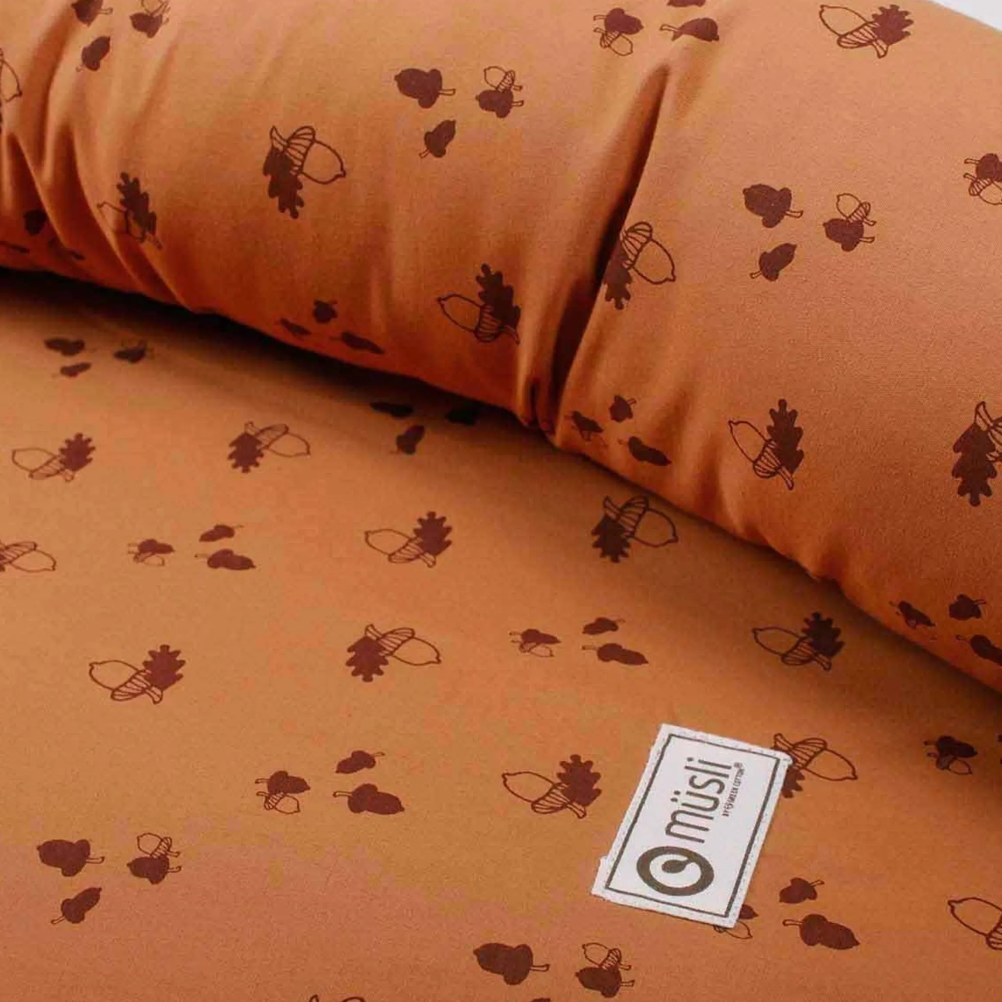 Babynest - Müsli - By green cotton - 75x40 cm - Acorn - Print af agern