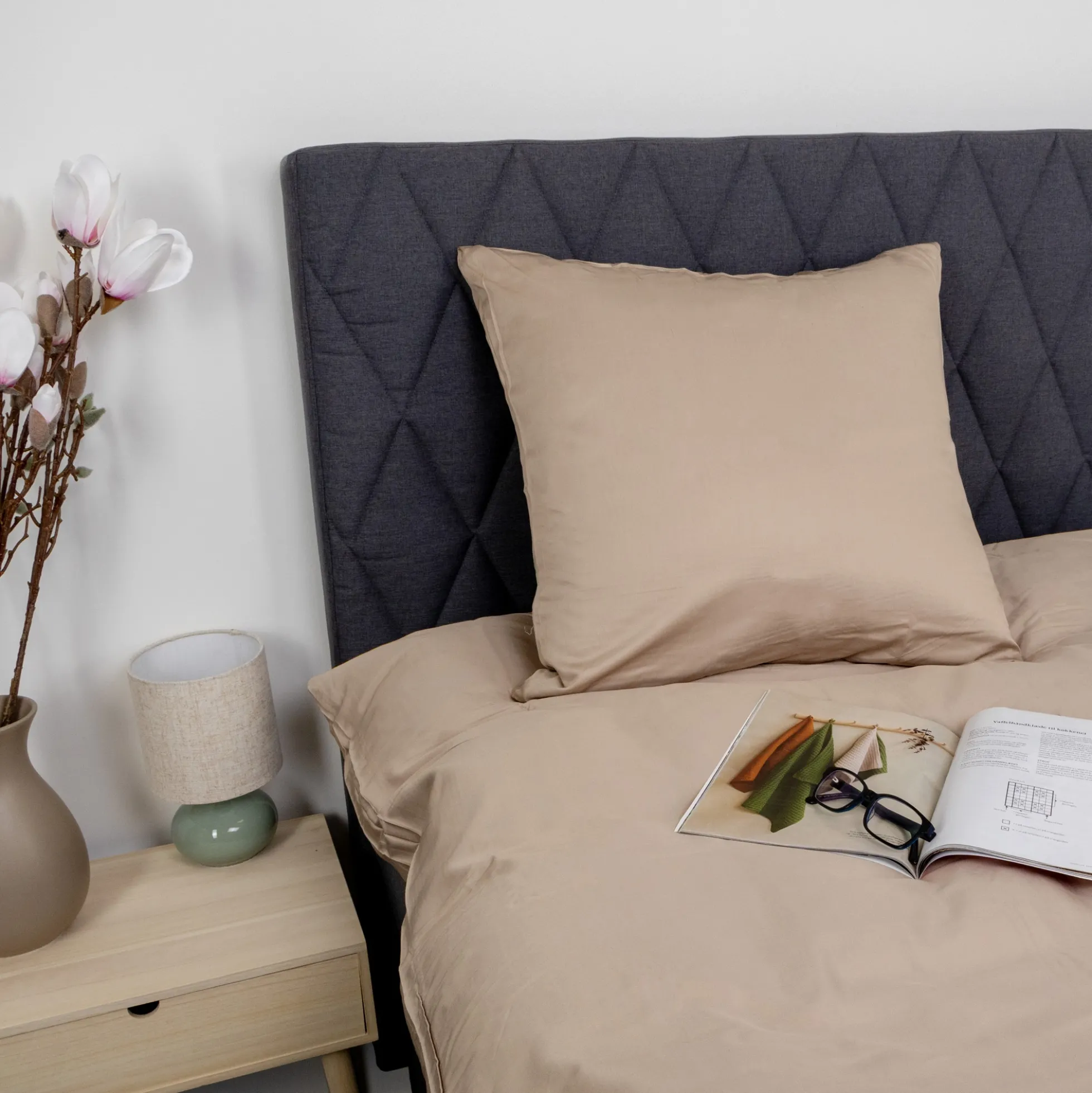 Bambus sengetøj 140x220 cm - 100% bambus - Champagne farvet satinvævet