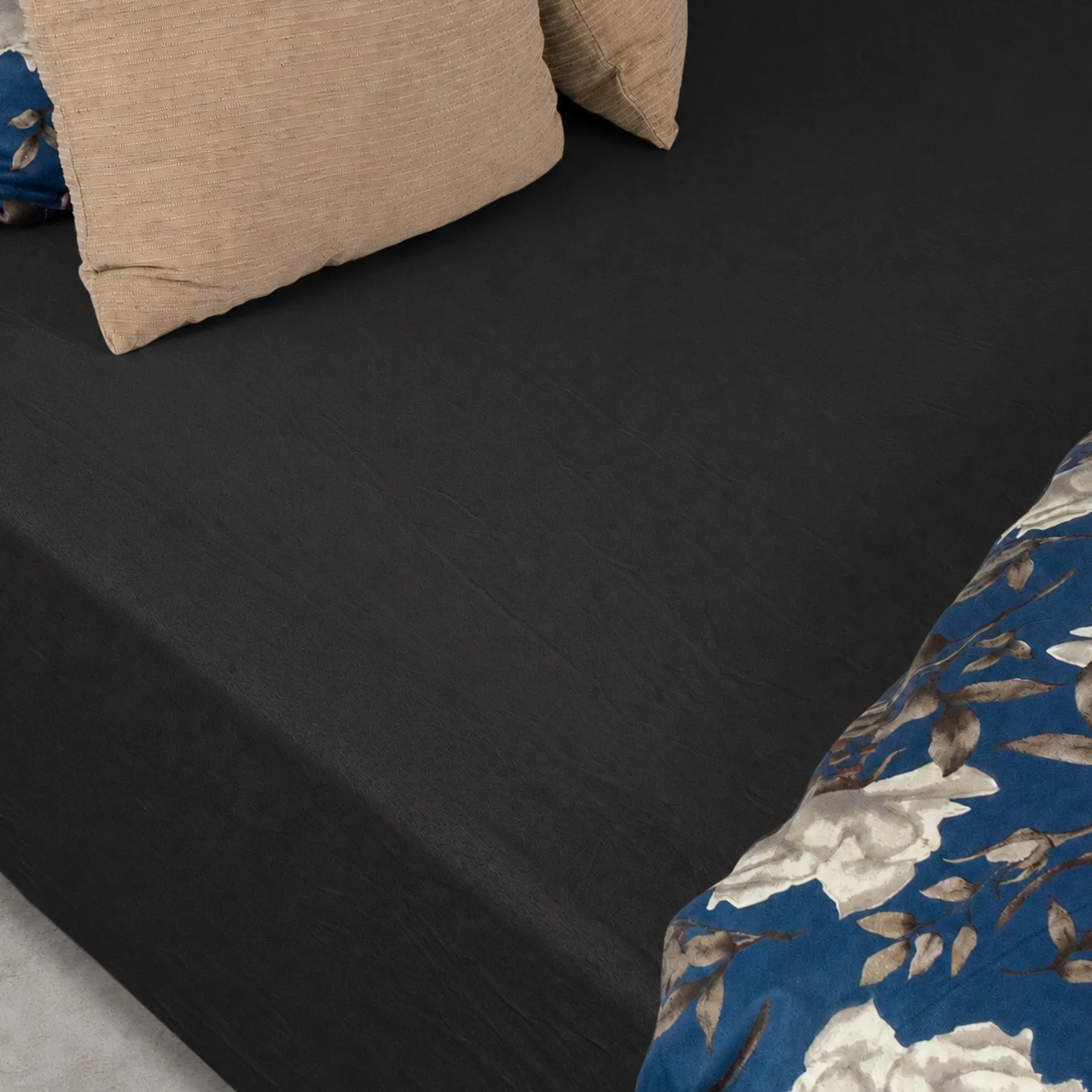 Blødt lagen 80x200 cm - Faconlagen i 100% bomuldssatin - Sort boxlagen til madras - By Night satin lagen