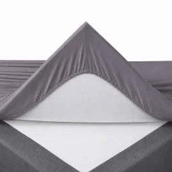 Blødt lagen 160x200 cm - Faconlagen i 100% bomuldssatin - Lysegråt boxlagen til madras - By Night satin lagen
