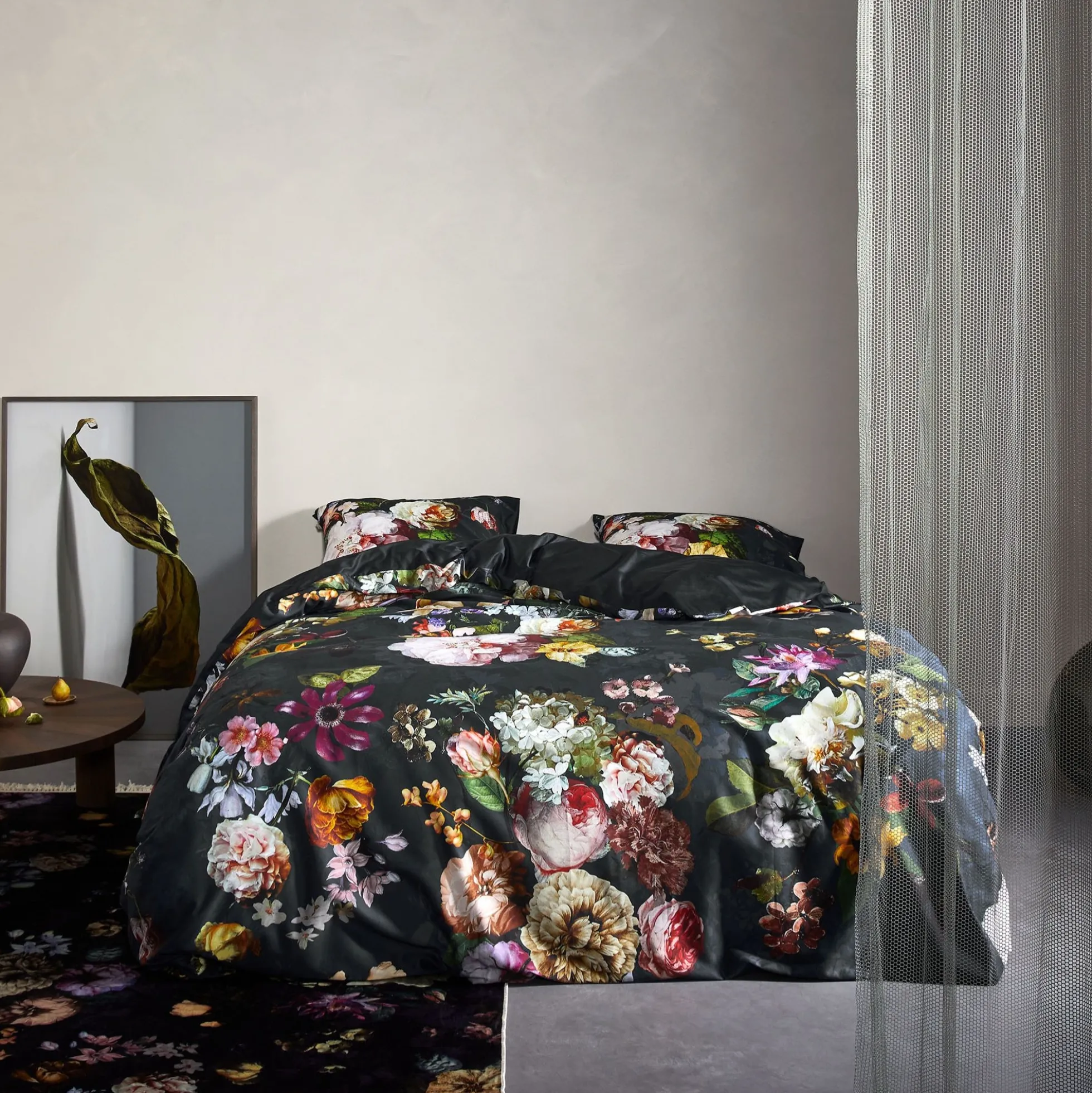 Blomstret sengetøj 200x200 cm - Fleur Nightblue - Blåt sengetøj - 2 i 1 design - 100% bomuldssatin - Essenza