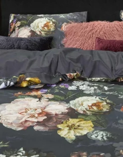 Blomstret sengetøj 200x200 cm - Fleur Nightblue - Blåt sengetøj - 2 i 1 design - 100% bomuldssatin - Essenza