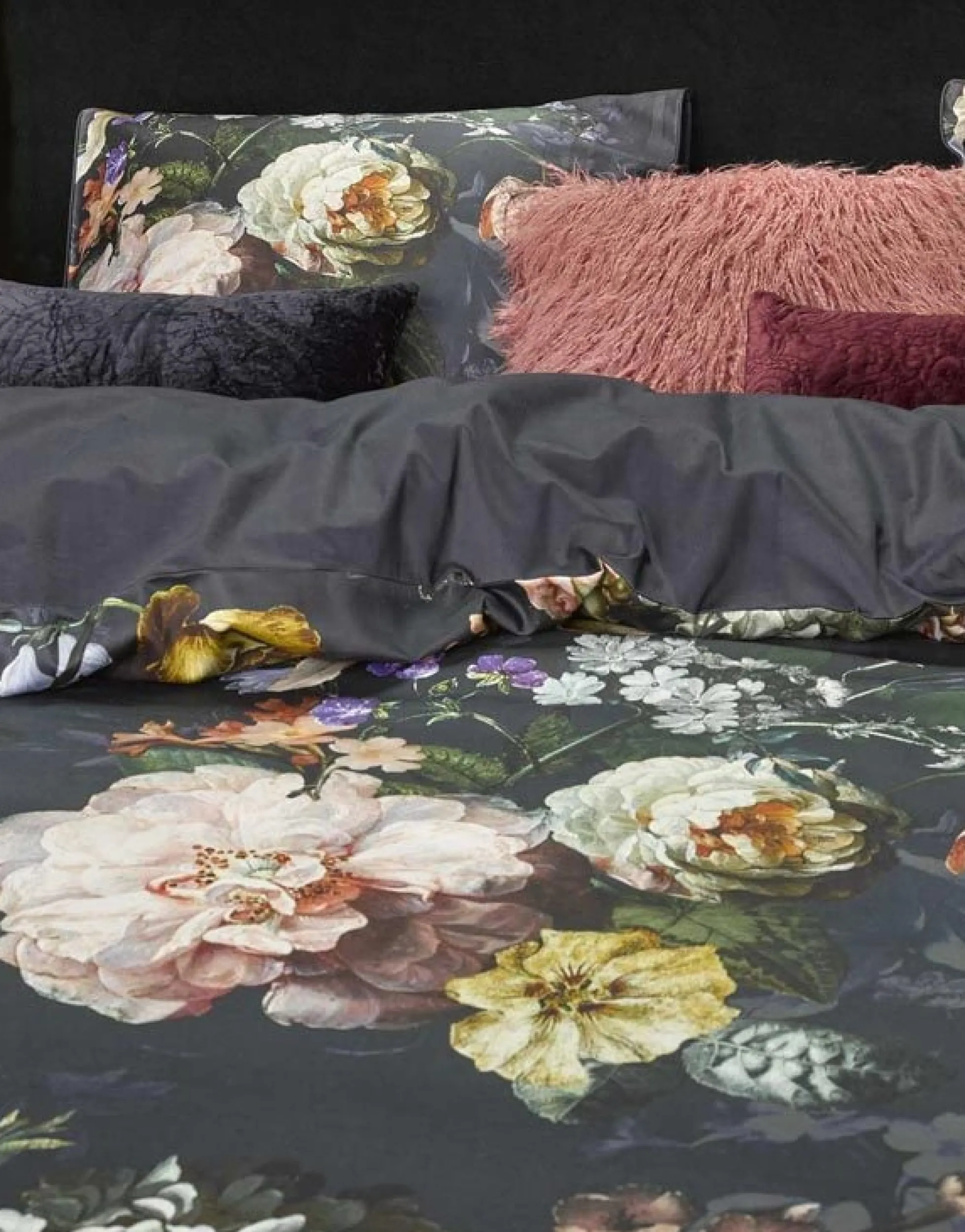 Blomstret sengetøj 200x200 cm - Fleur Nightblue - Blåt sengetøj - 2 i 1 design - 100% bomuldssatin - Essenza