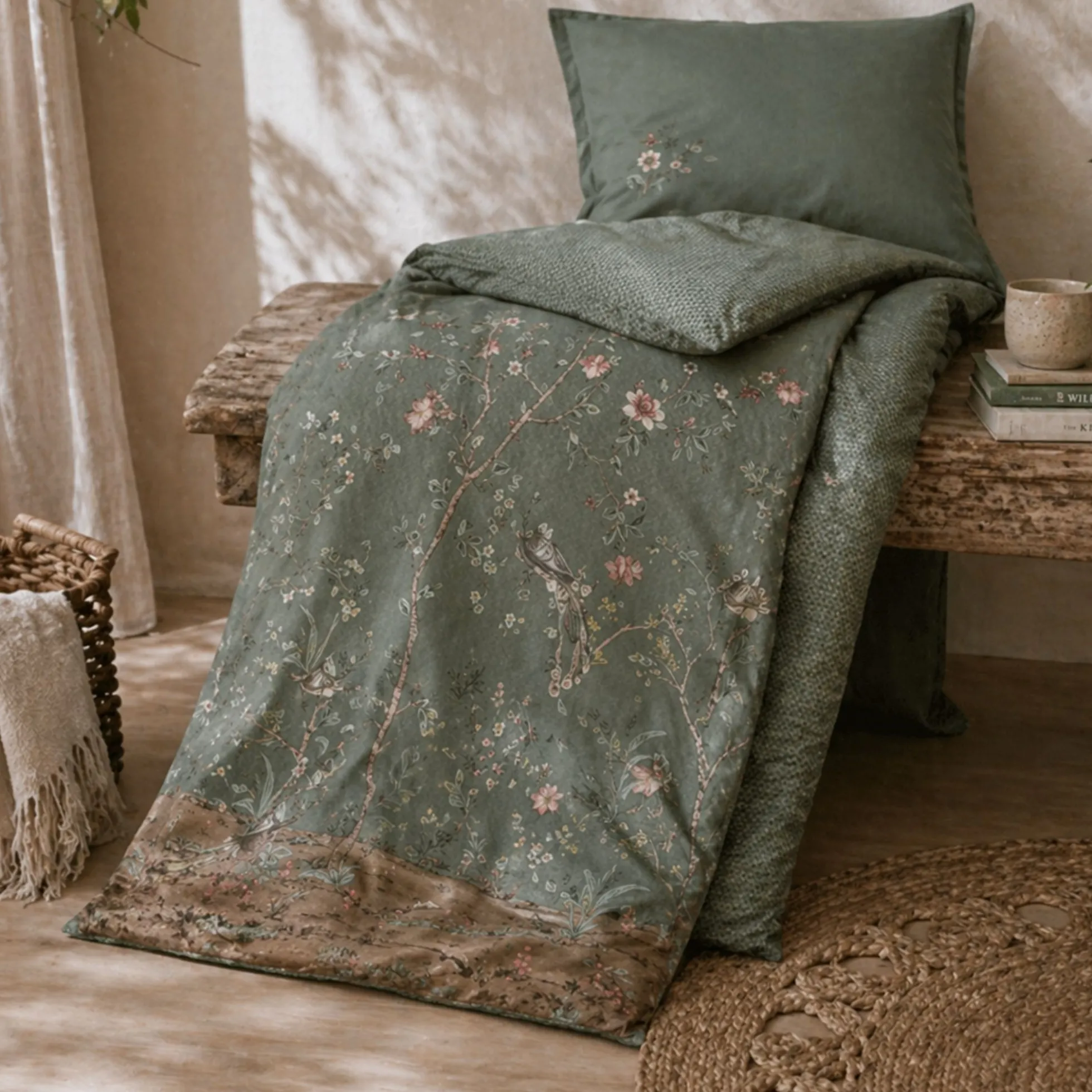 Blomstret sengetøj 140x220 cm - Grønt vendbart sengesæt i 100% blød bomuld - Okinawa green - Pip Studio sengelinned