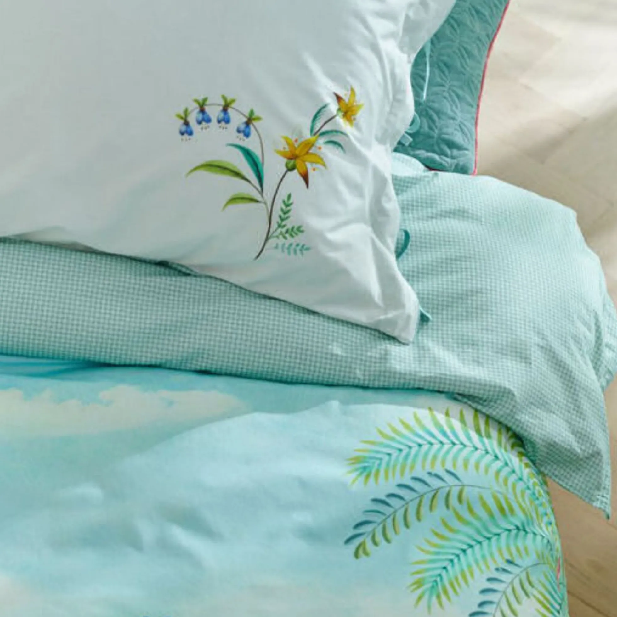Blomstret sengetøj - 140x200 cm - Jolie white - Sengesæt med 2 i 1 design - 100% bomuld - Pip Studio sengetøj