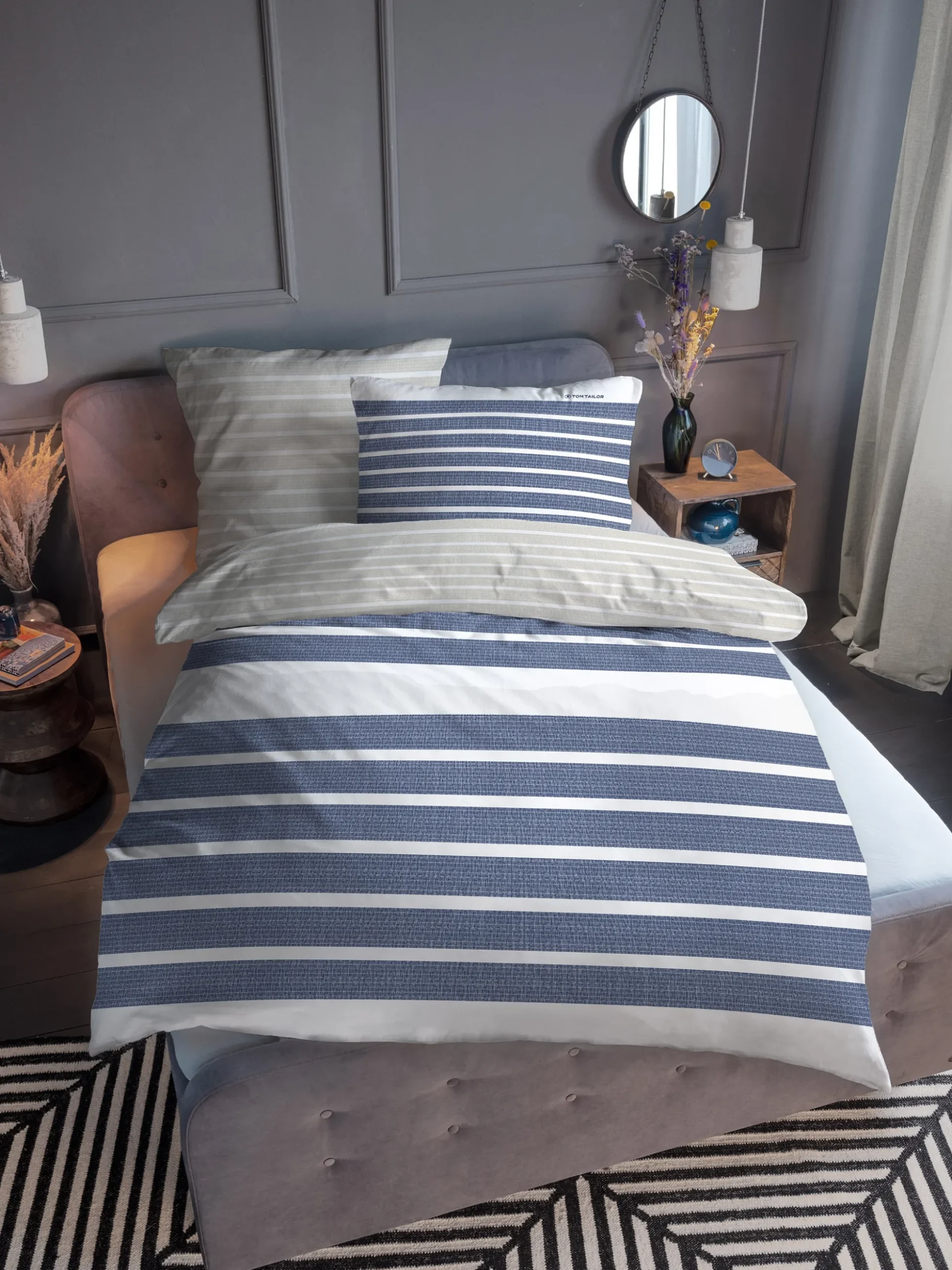 Blå stribet sengetøj 150x210 cm - Blødt bomuldssatin - Blå og hvidt sengesæt - Vendbart design - Tom Tailor