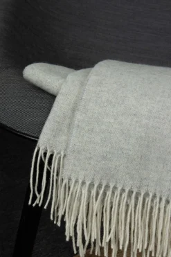 Cashmere uldplaid - 40% Cashmere - 130x200 cm - Ensfarvet gråt uldtæppe - By Borg plaid