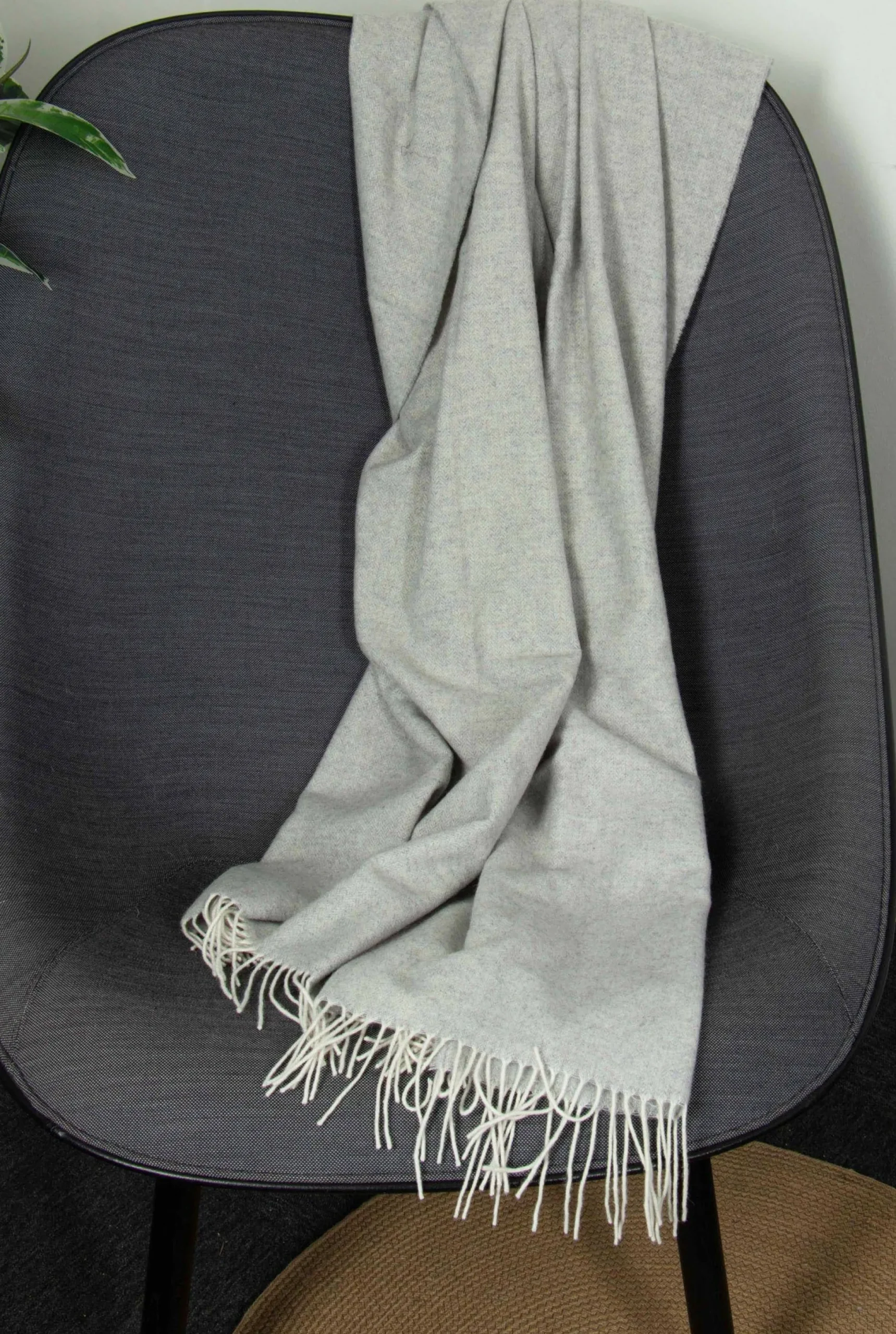 Cashmere uldplaid - 40% Cashmere - 130x200 cm - Ensfarvet gråt uldtæppe - By Borg plaid