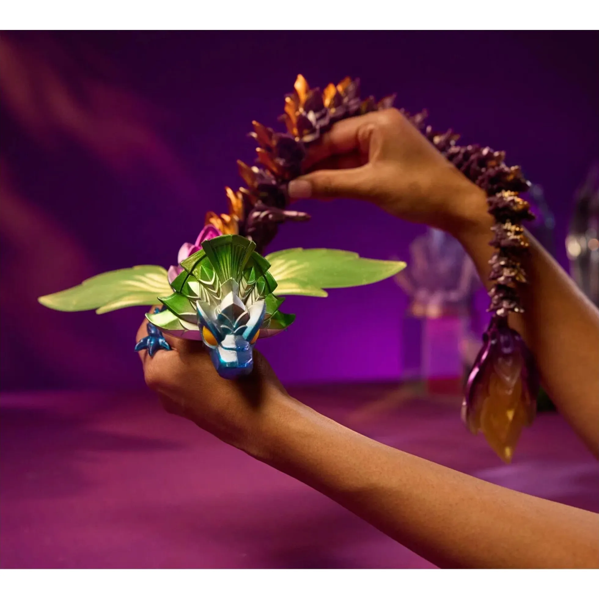 CrystaLynx Spectris dragefigur med bevægelige led - 60 cm