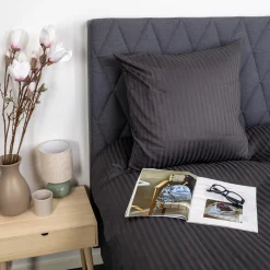 Dobbelt sengetøj 240x220 cm - 100% bomuldssatin - Klassisk mørkegrå striber