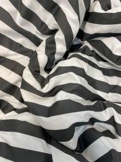 Dobbelt sengetøj 240x220 cm - 100% bomuldssatin - Nordic Stripe - Mørkegrå striber