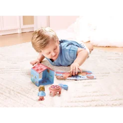 Hape The Tiny House historiebogsæt med hus, figurer og tilbehør - fra 12 mdr.