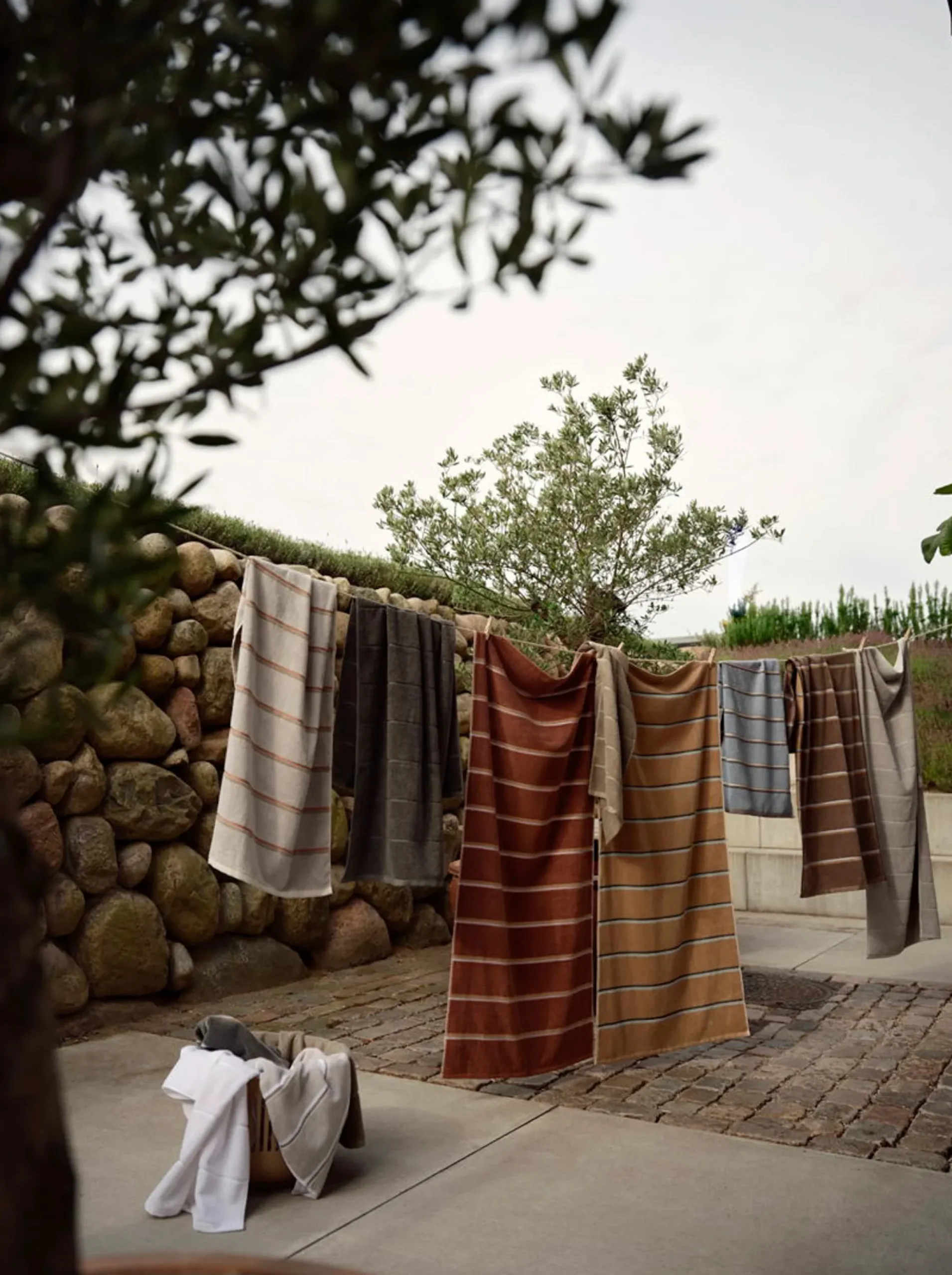 Håndklæde - 100% bomuld - Badehåndklæde 70x140 cm - Zone Denmark Sauna - Stribet Soft Grey