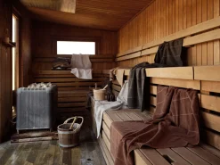 Håndklæde - 100% bomuld - Badehåndklæde 70x140 cm - Zone Denmark Sauna - Stribet Soft Grey