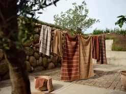 Håndklæde - 100% bomuld - Badehåndklæde 70x140 cm - Zone Denmark Sauna - Stribet Camel