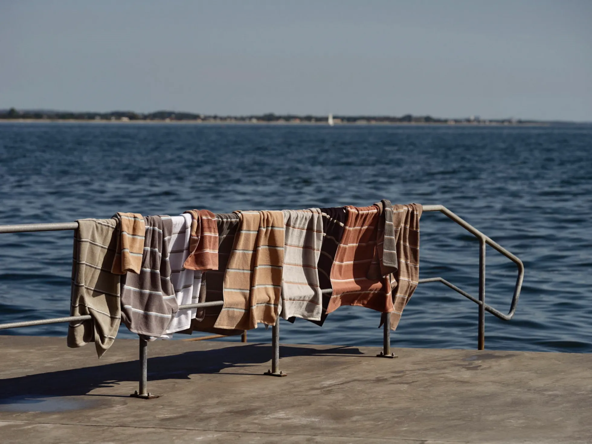 Håndklæde - 100% bomuld - Badehåndklæde 70x140 cm - Zone Denmark Sauna - Stribet Camel