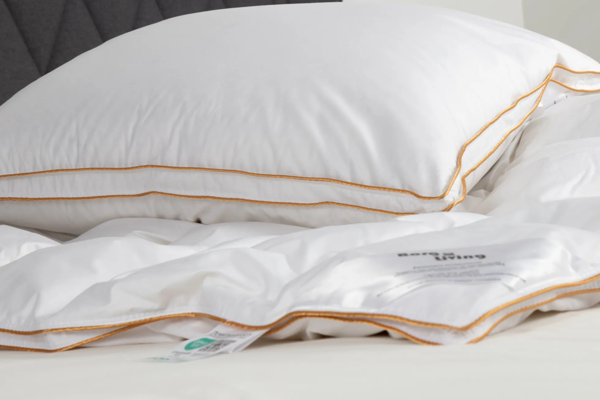 Hovedpude med moskusdun - Mellem pude - 60x63 cm - 3 kammer dunpude - Borg Living Årspuden 2026