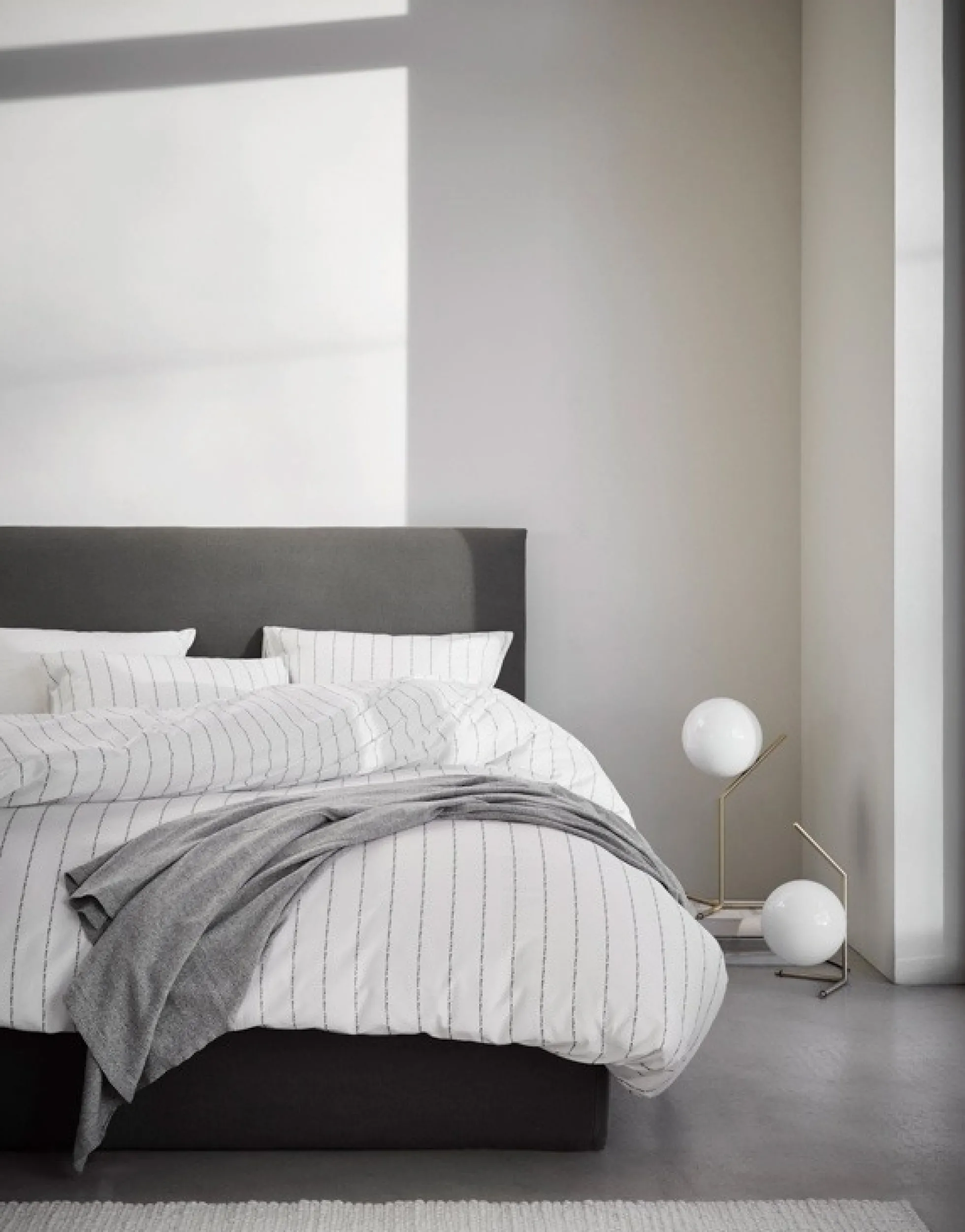Hvidt sengetøj 140x220 cm - Jora White - Stribet sengetøj - 100% Bomuldssatin - Marc O'Polo