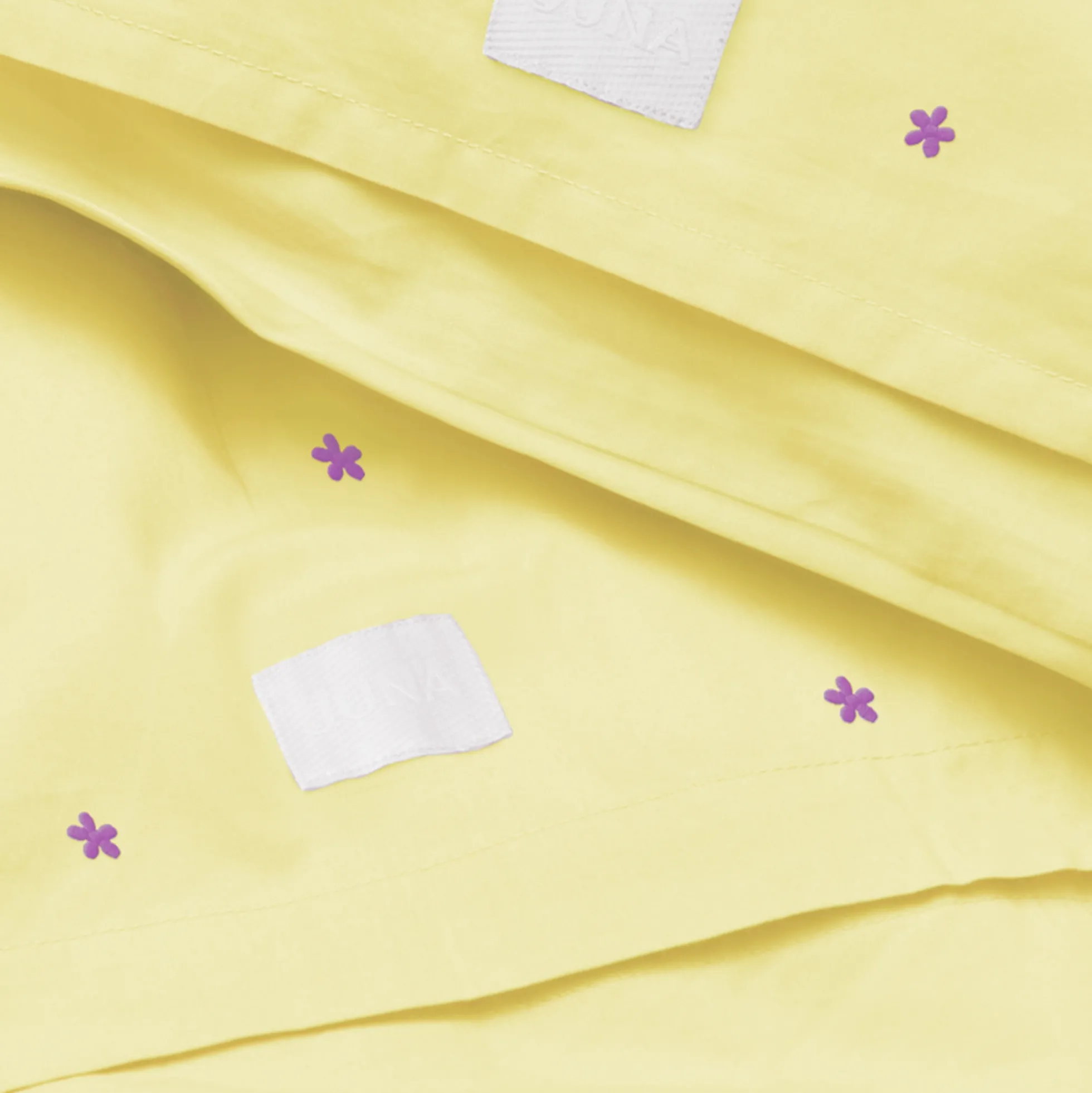 JUNA dobbelt sengetøj 200x220 cm - 100% økologisk bomuld - Daisy gul med broderede blomster