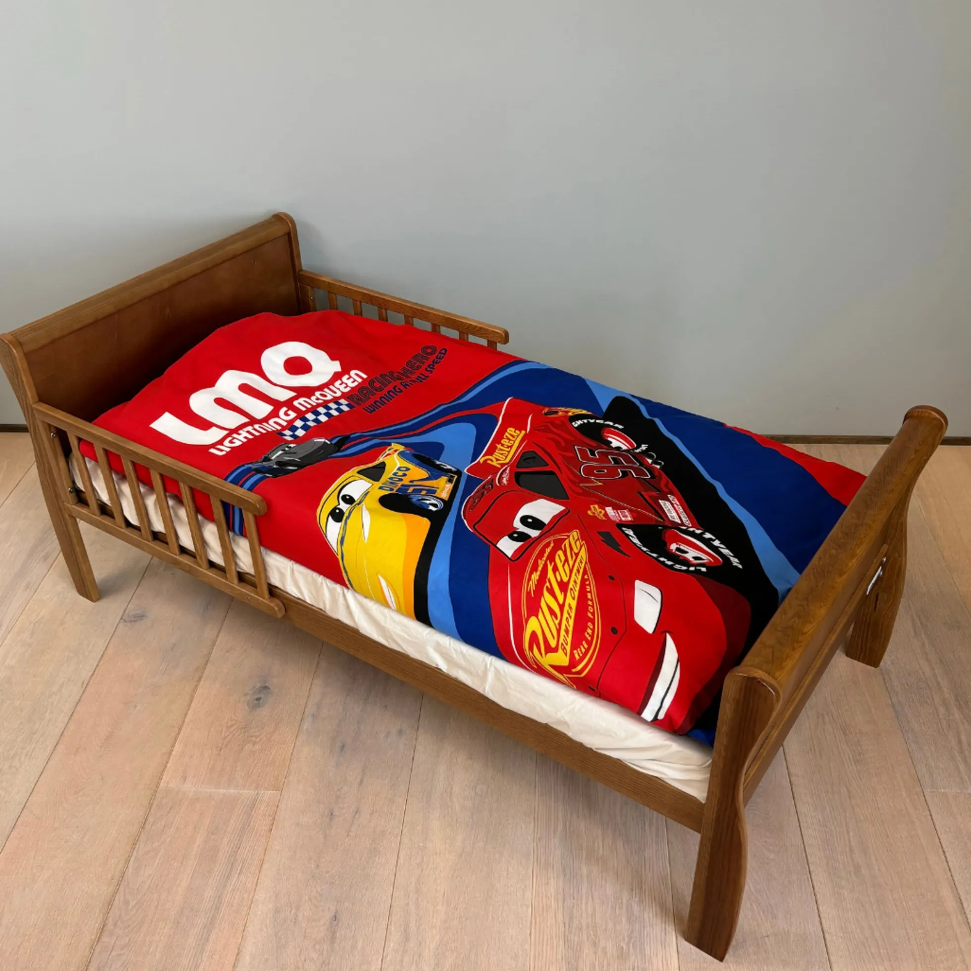 Lynet McQueen sengetøj - 100% bomuld - Junior sengetøj 100x140 cm - Rødt Cars sengetøj