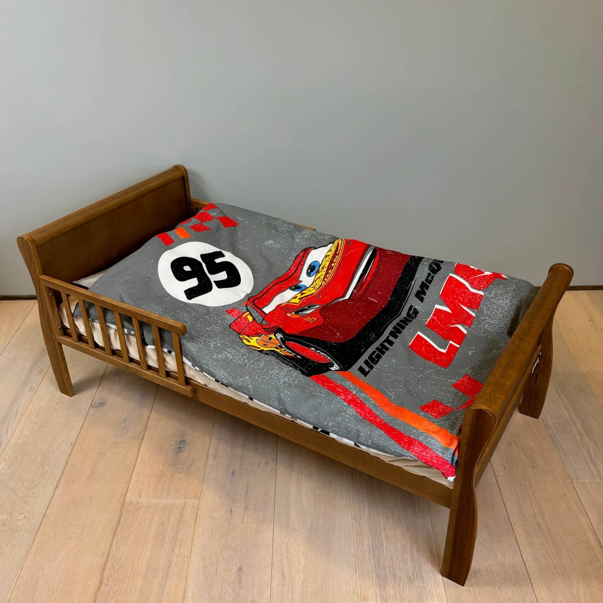 Lynet McQueen sengetøj - 100% bomuld - Junior sengetøj 100x140 cm - Gråt Cars sengetøj