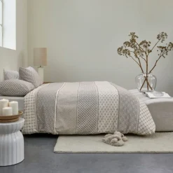 Mønstret sengetøj 140x200 cm - Sengesæt i 100% blød bomuld - Ropes Taupe - Riviéra Maison sengelinned