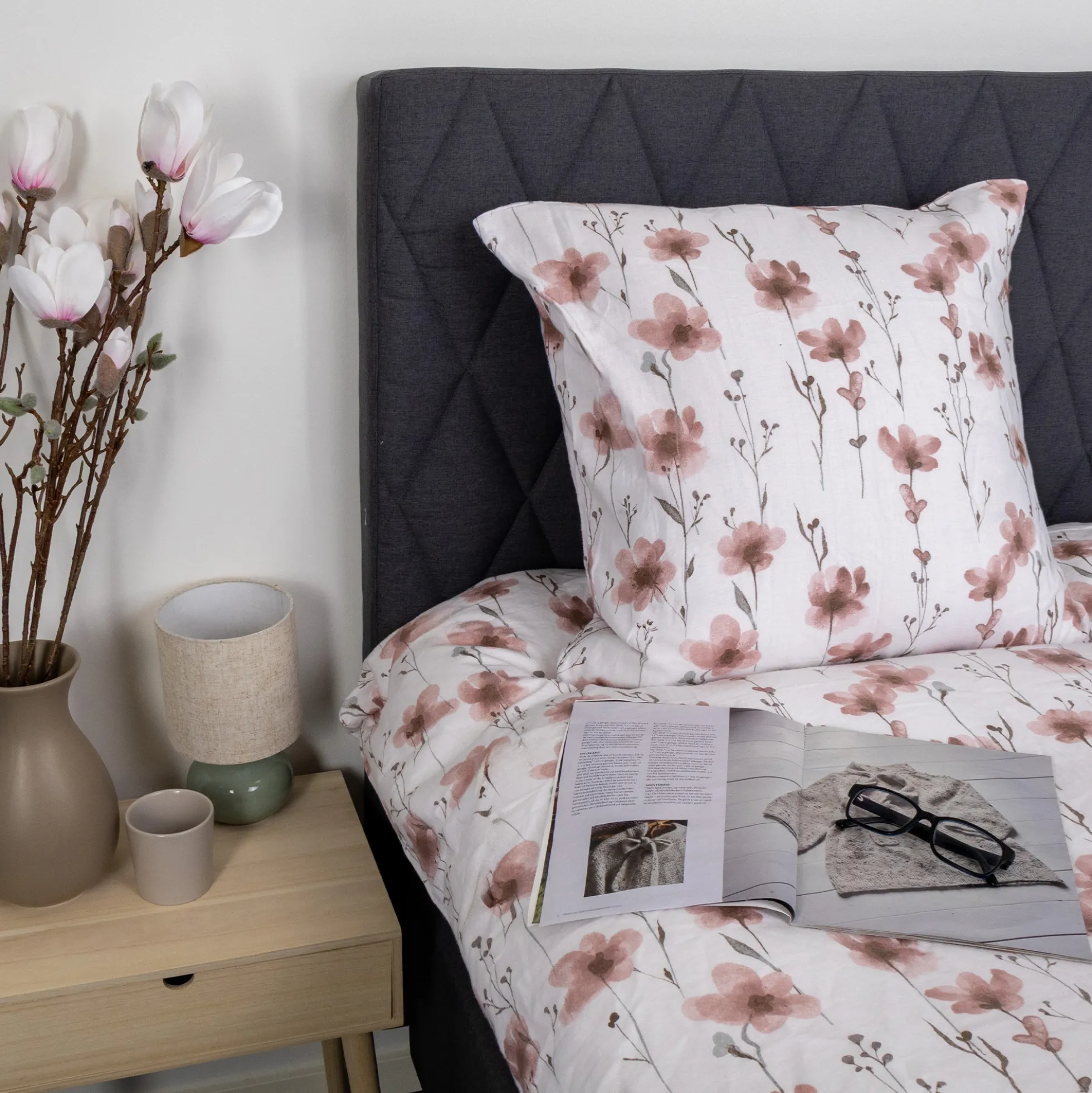 Pudebetræk 60x63 cm - Bomulds flonel - Hvid med rosa blomster