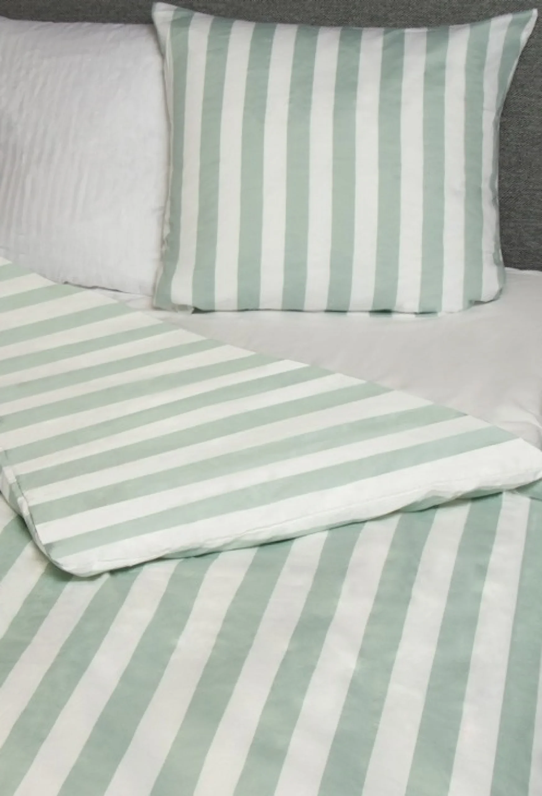 Pudebetræk 60x63 cm - 100% bomuldssatin - Nordic Stripe - Mint farvet striber