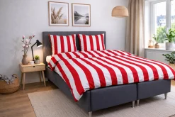 Pudebetræk 60x63 cm - 100% bomuldssatin - Nordic Stripe - Brede røde striber