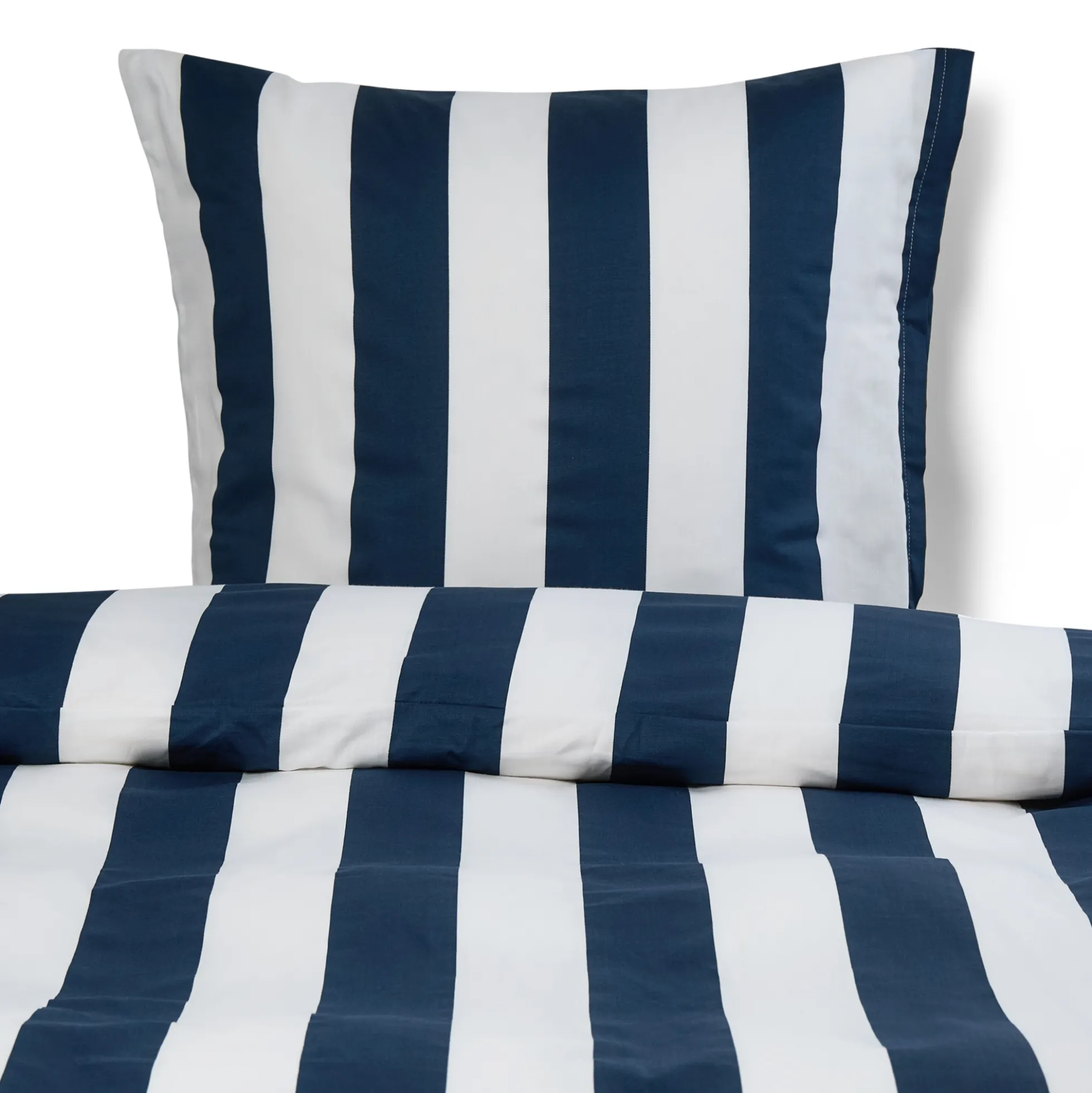Pudebetræk 60x63 cm - 100% bomuldssatin - Nordic Stripe - Brede blå striber