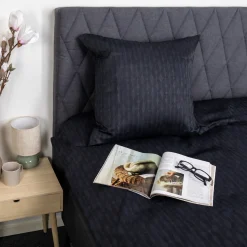 Pudebetræk 60x63 cm - Satin - Mørkeblåt mønster design