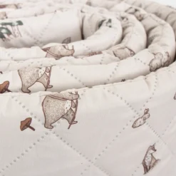 Sengerand - Passer til babyseng 120x60 cm - Sandfarvet med skovens dyr