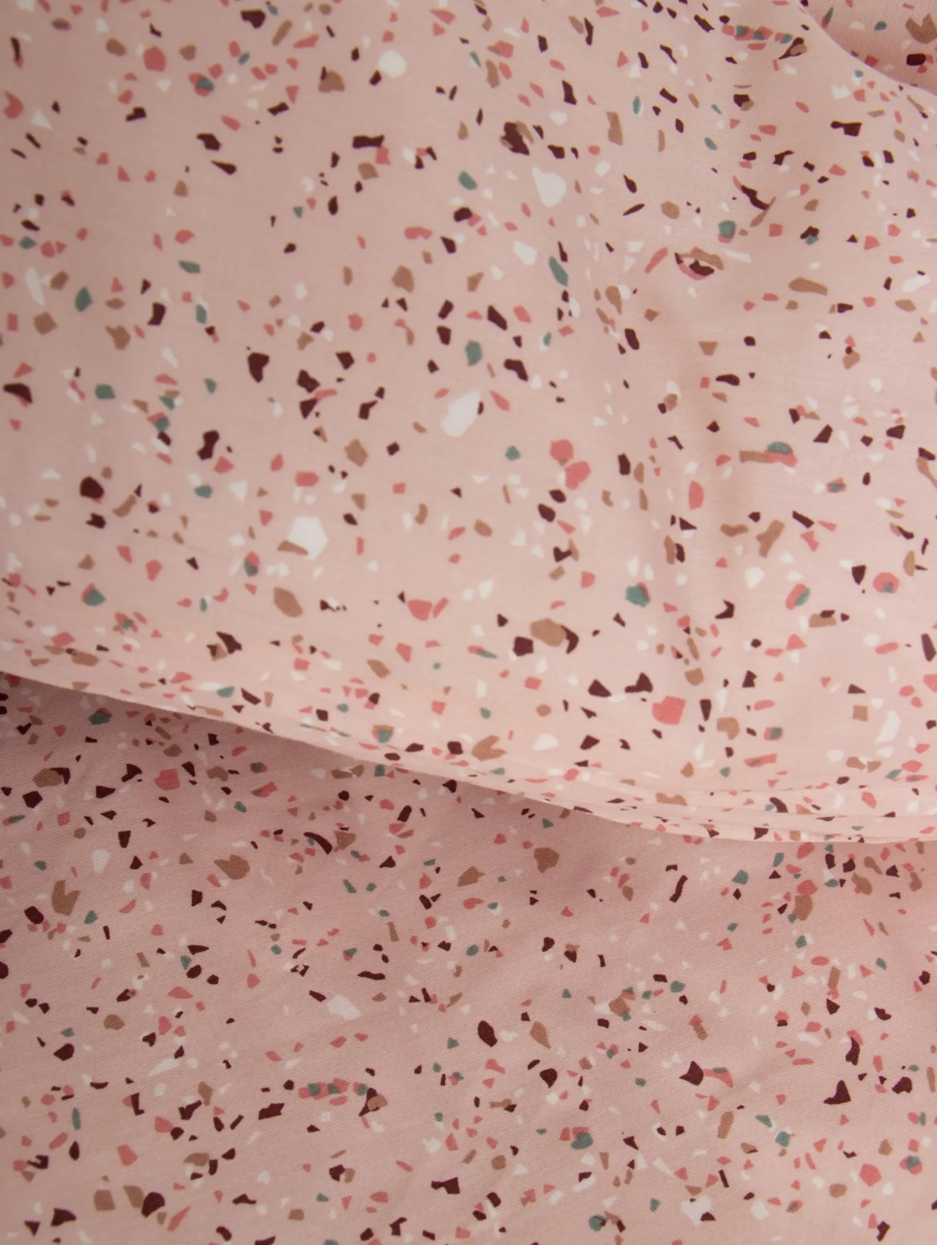 Sengetøj med marble design - 100% bomuldssatin - Junior sengetøj 100x140 cm - Lyserød