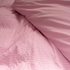 Sengetøj 140x200 cm - Bæk og bølge - Microfiber - Rosa seer sucker