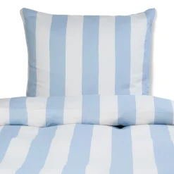 Sengetøj 140x200 cm - 100% bomuldssatin - Nordic Stripe - Brede lyseblå striber