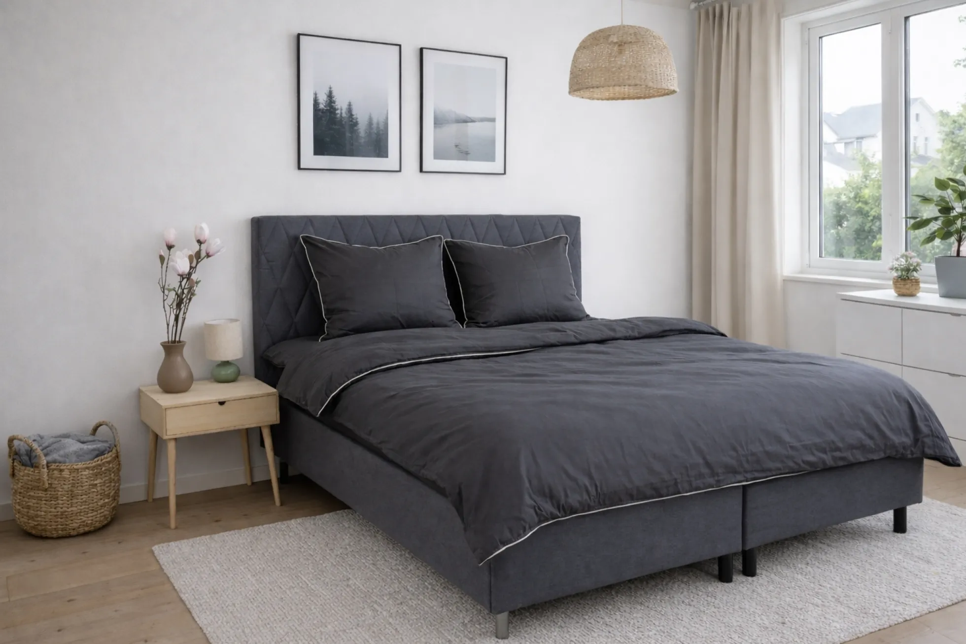 Sengetøj 140x200 cm - 100% bomuldssatin - Sort med hvid pipingkant