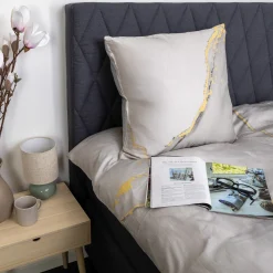 Sengetøj 140x200 cm - 100% Bomuldssatin - Vendbart gråt marmoreret design