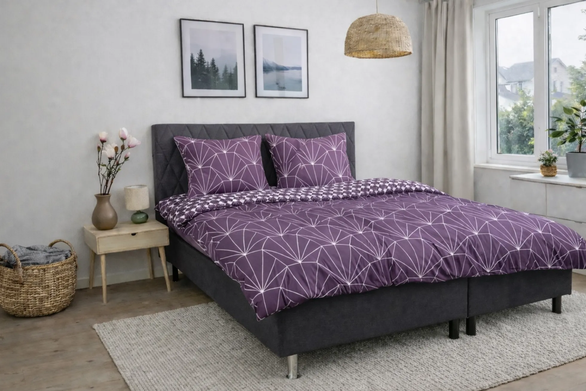 Sengetøj 140x200 cm - 100% bomuldssatin - Vendbart blomme Hexagon print