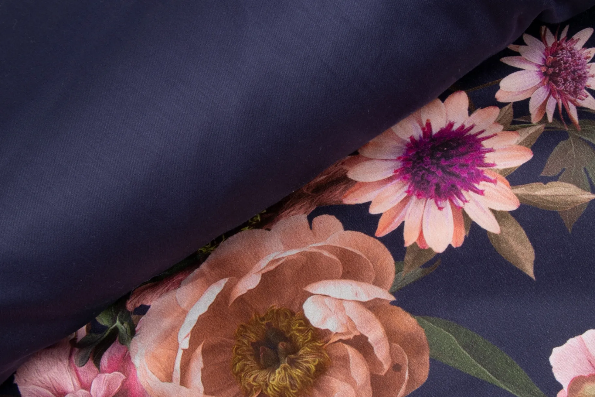 Sengetøj 150x210 cm - Bomuldssatin - Vendbart rosa blomster sengetøj