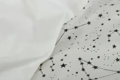 Sengetøj 140x200 cm - 100% Bomuld - Zodiac white - Vendbart med stjerner