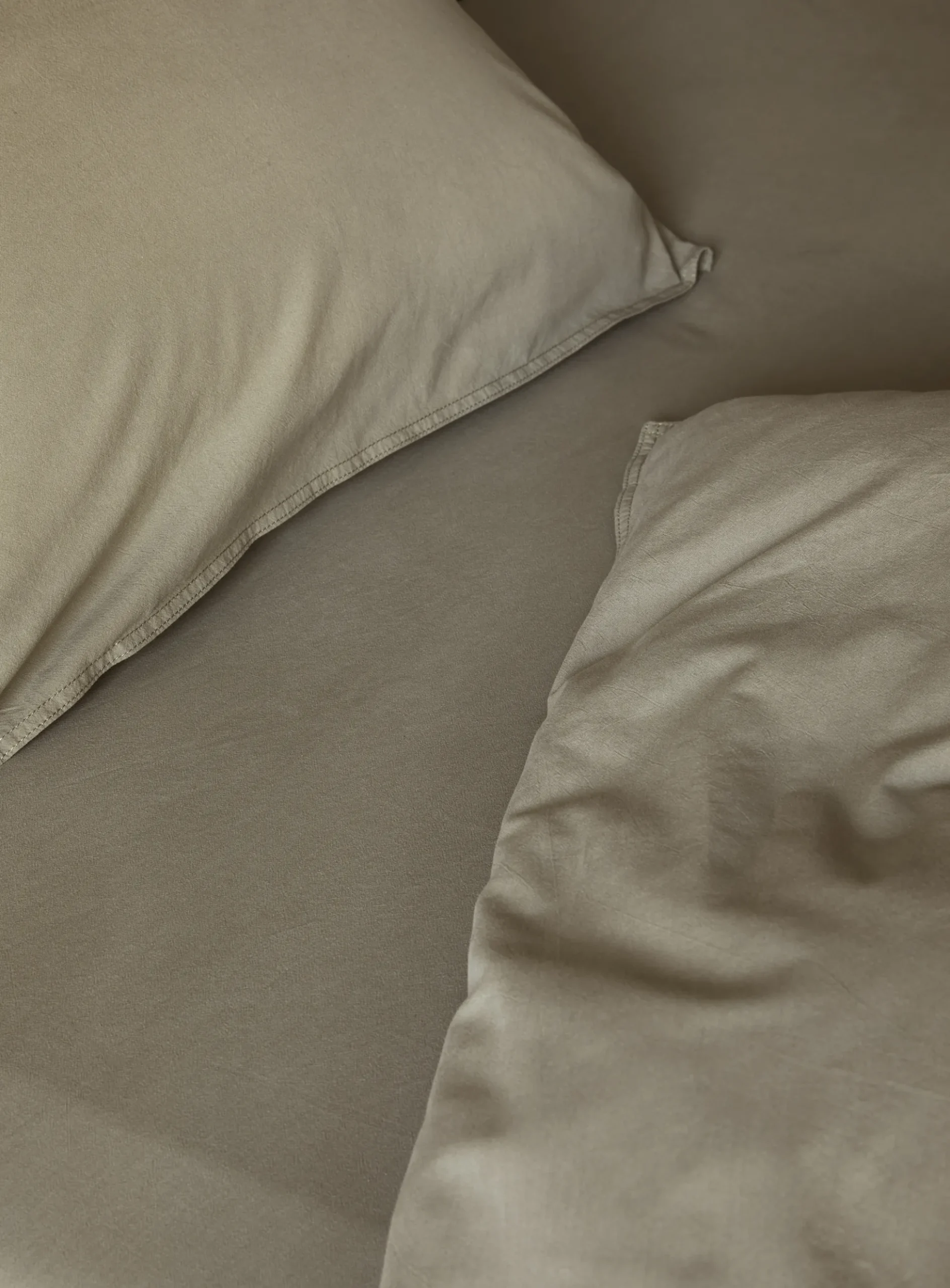 Sengetøj 140x220 cm - Stonewashed - Høie of Scandinavia - Frøya Olivengrøn