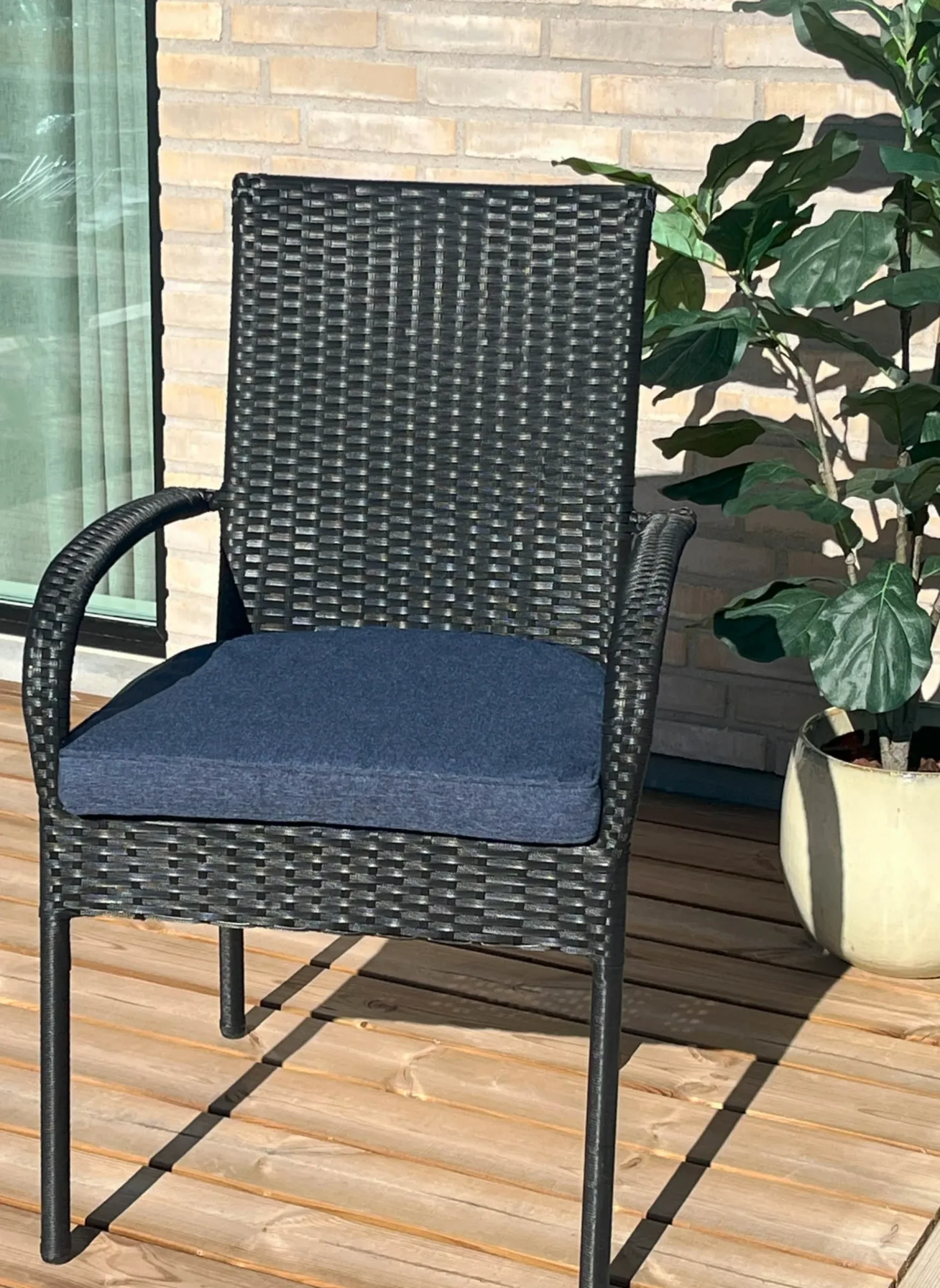 Siddehynde til havestol - Mørkeblå havehynde med 6 cm skum - Måler 48x49 cm - UV-resistent udendørs hynde - Nordstrand Home sædehynde