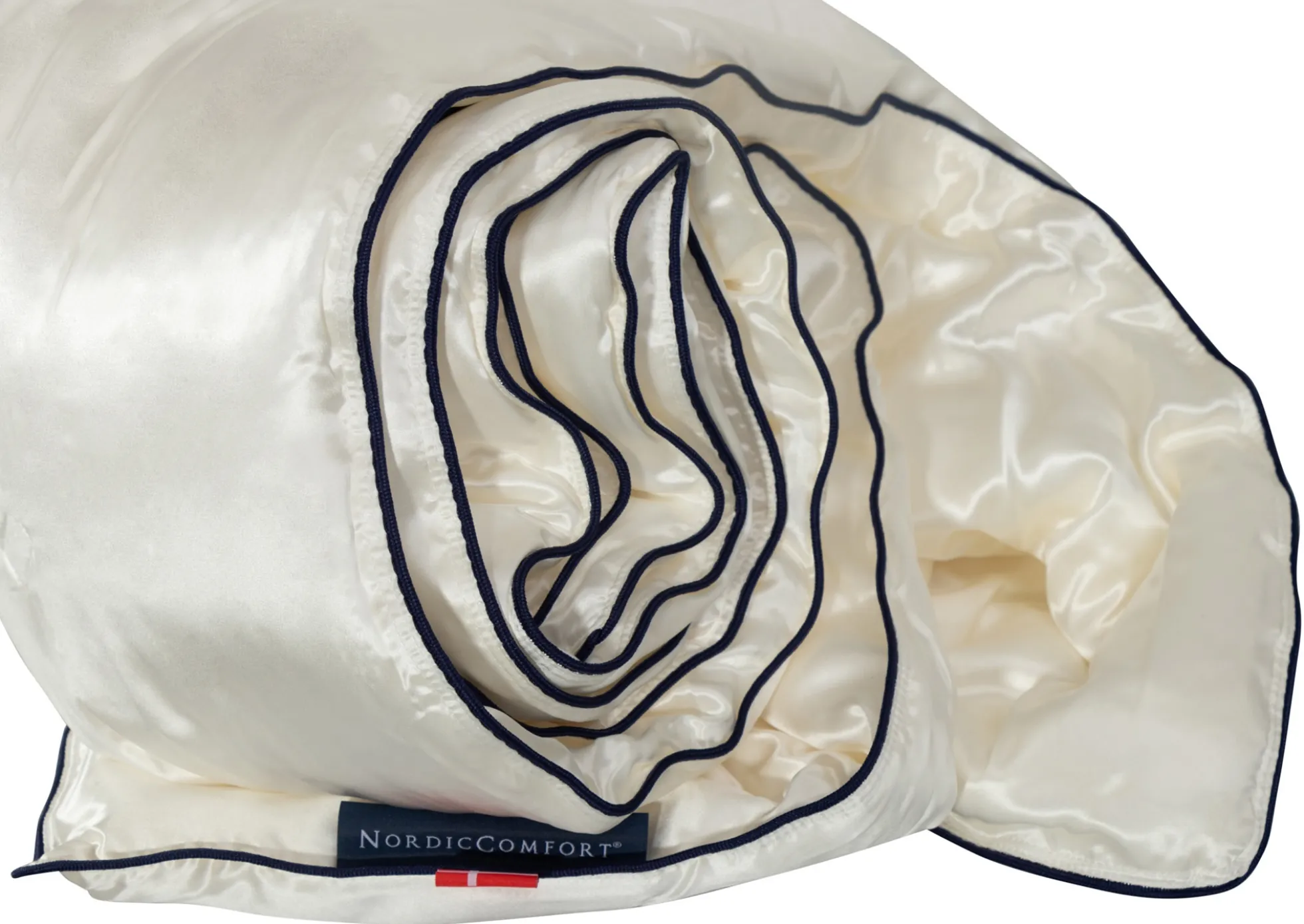 Silkedyne - Helårsdyne med silkebetræk - 140x200 cm - 100% langfibret mulberry - Nordic Comfort