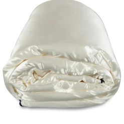 Silkedyne - Helårsdyne med silkebetræk - 140x220 cm - 100% langfibret mulberry - Nordic Comfort