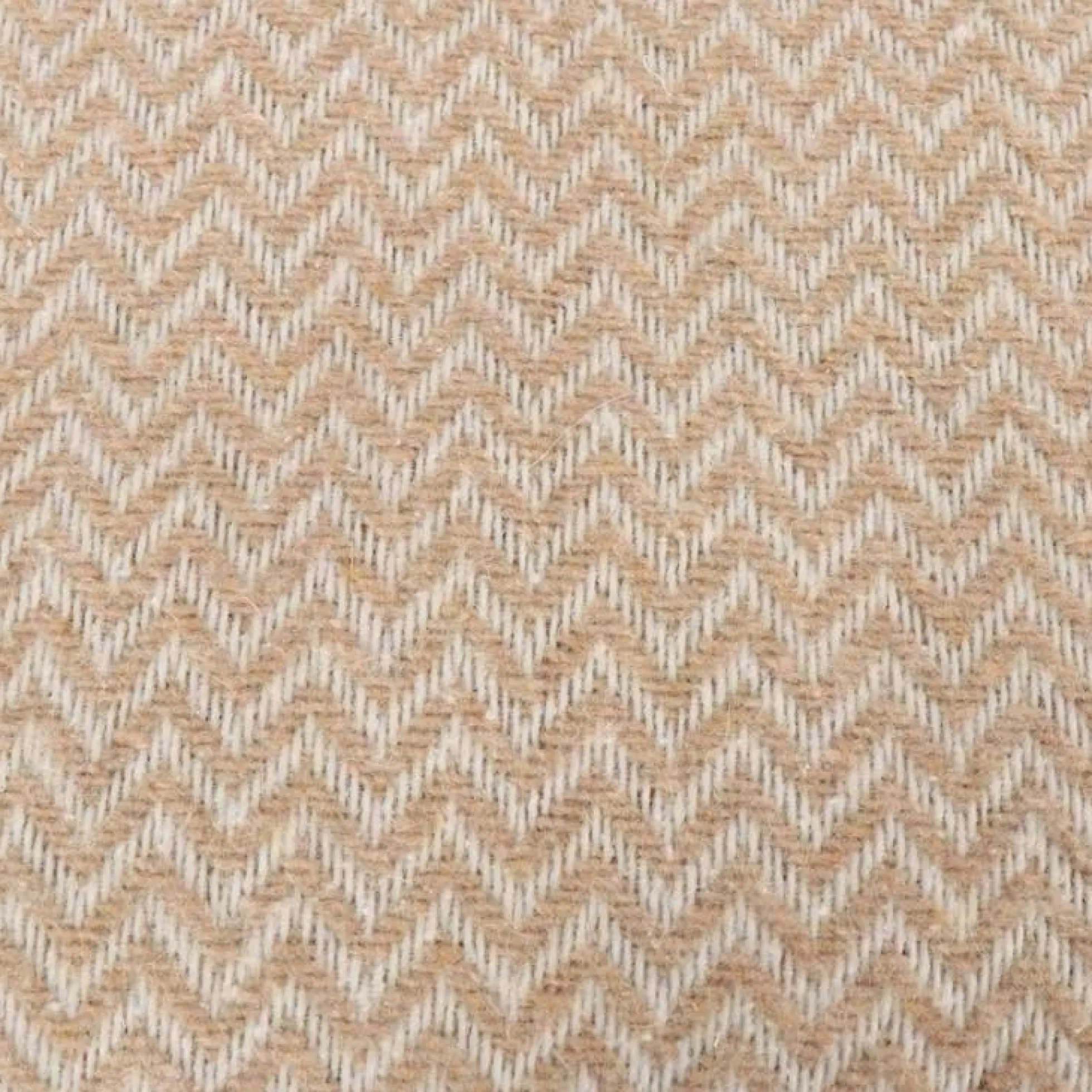 Uldplaid med finkæmmet uld - 130x200 cm - Blødt uldtæppe med sandfarvet zigzag mønster - By Borg plaid
