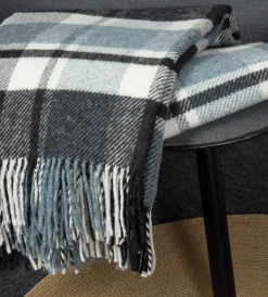 Uldplaid med finkæmmet uld - 130x200 cm - Blødt uldtæppe med flotte blå tern - By Borg plaid